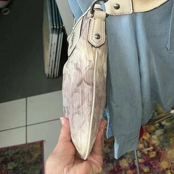 Coach   Rare Crossbody bag  Horse & carriage logo  cream/silvery gray leather tr - Picture 6 of 13